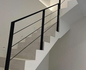 Minimalistiniai laiptų turėklai